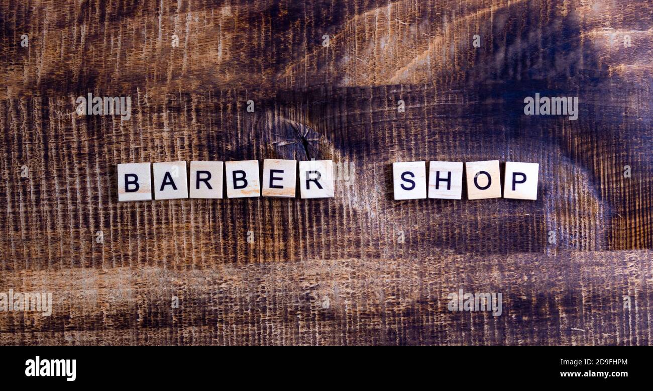 barbershop. lettrage sur fond en bois, orientation horizontale centrée. Banque D'Images