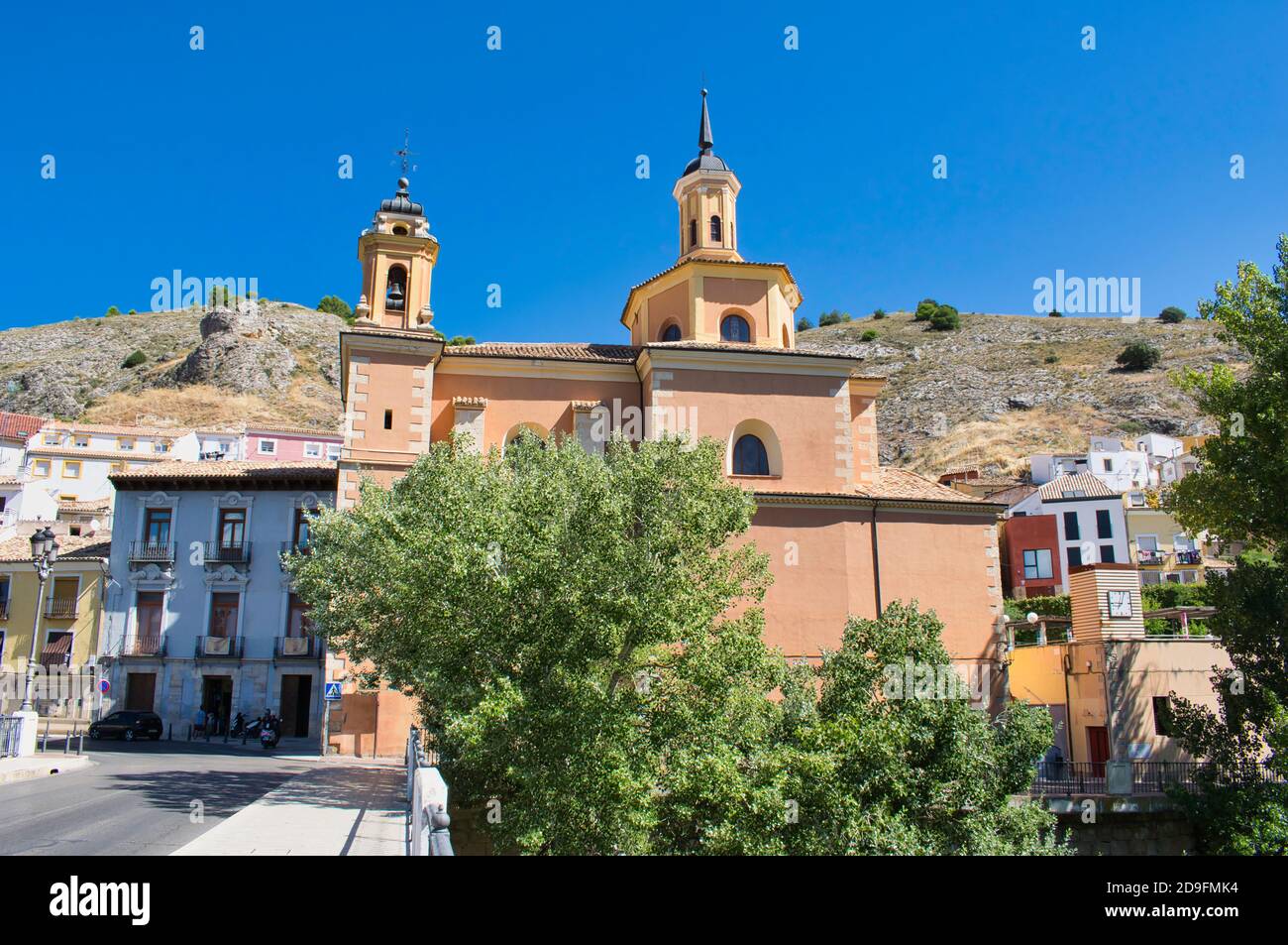 Vue sur la paroisse de la lumière vierge dans la ville de Cuenca, Espagne Banque D'Images