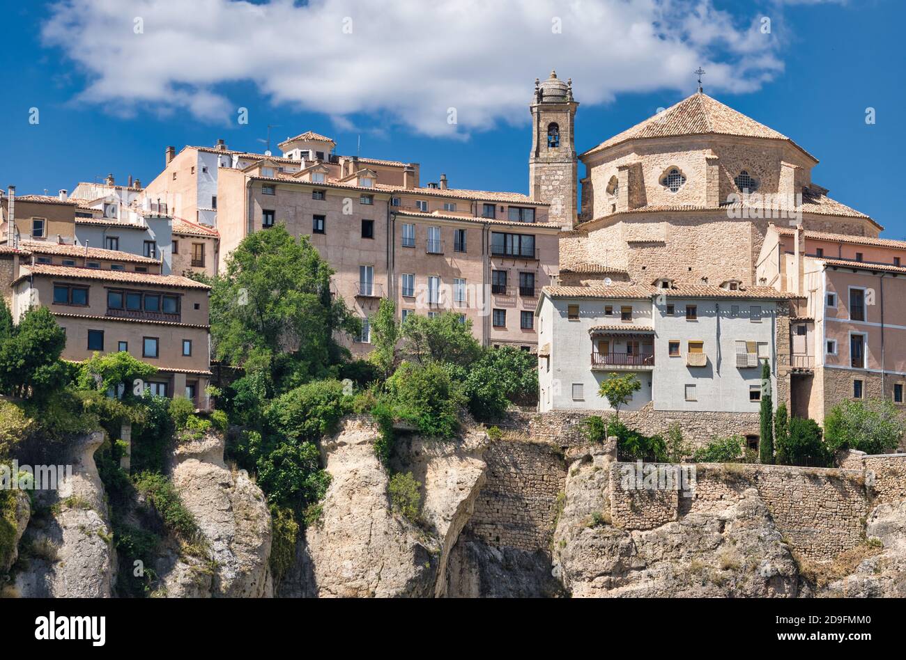 Clocher et dôme de la cathédrale de Cuenca vu du point de vue du touriste national parador, Espagne Banque D'Images