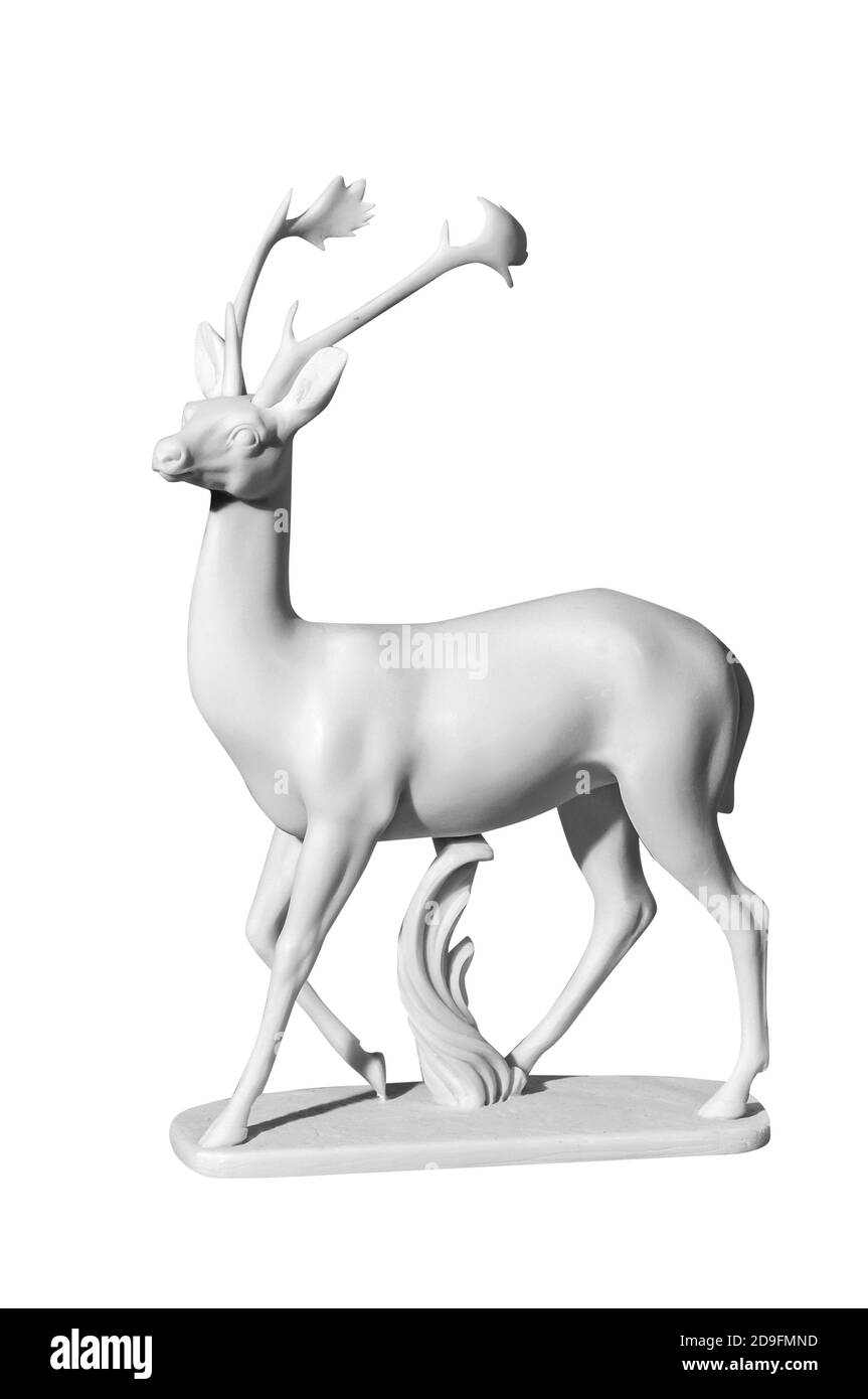 La statue en marbre blanc d'un cerf sur un fond blanc Banque D'Images