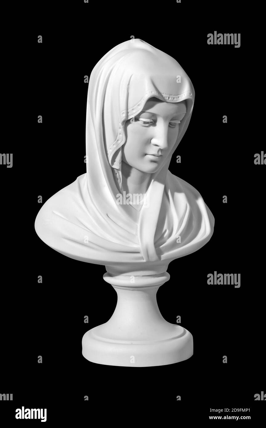 Statue d'une jeune femme religieuse priant isolé sur un fond noir Banque D'Images