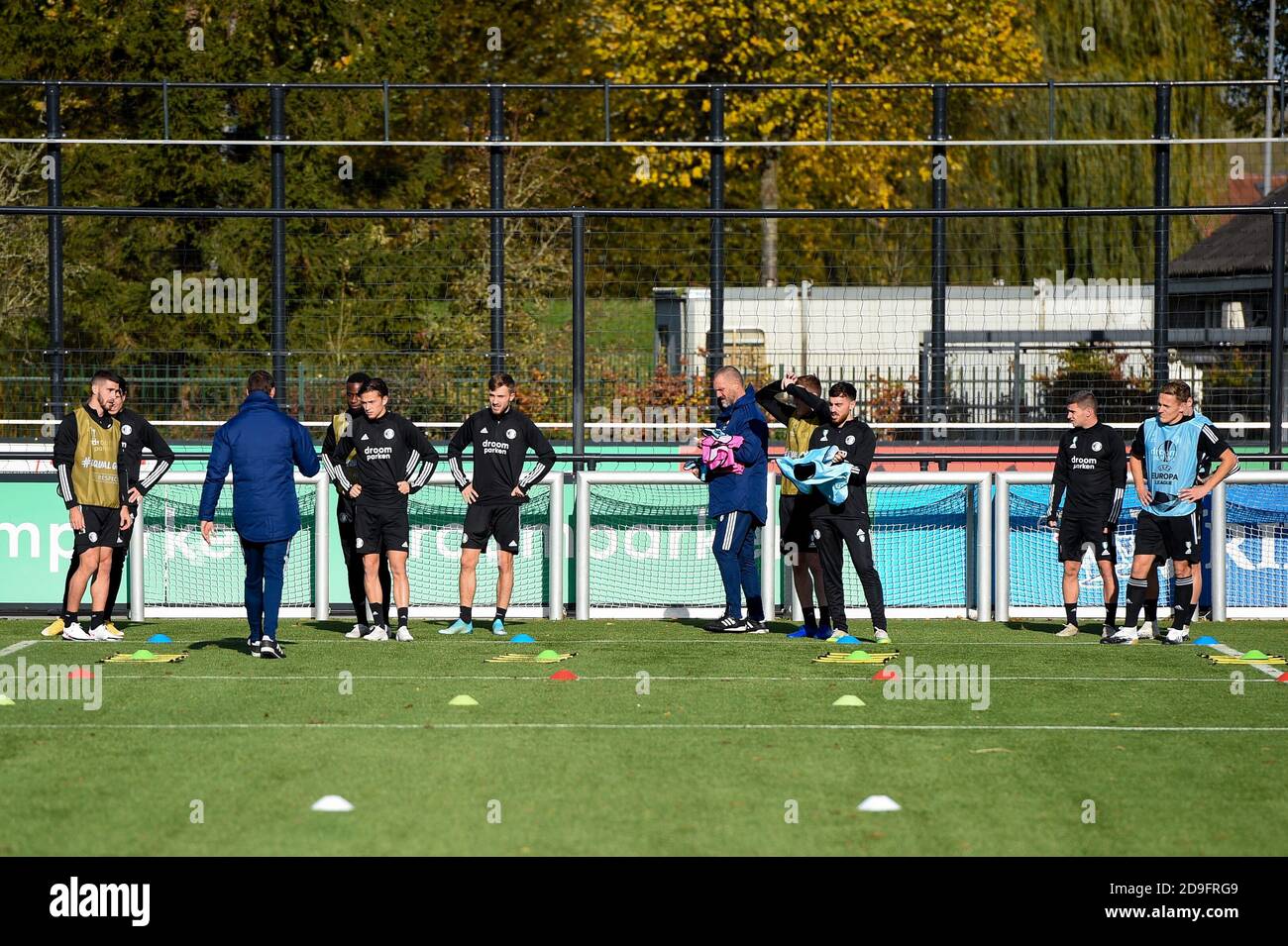 ROTTERDAM, PAYS-BAS - NOVEMBRE 05 : vue générale de la formation du Feyenoord lors d'une session de formation avant le match de l'UEFA Europa League entre Feyenoord et CSKA Moscou le 22 octobre 2020 à Rotterdam, pays-Bas (photo de Yannick Verhoeven/Orange Pictures) Banque D'Images