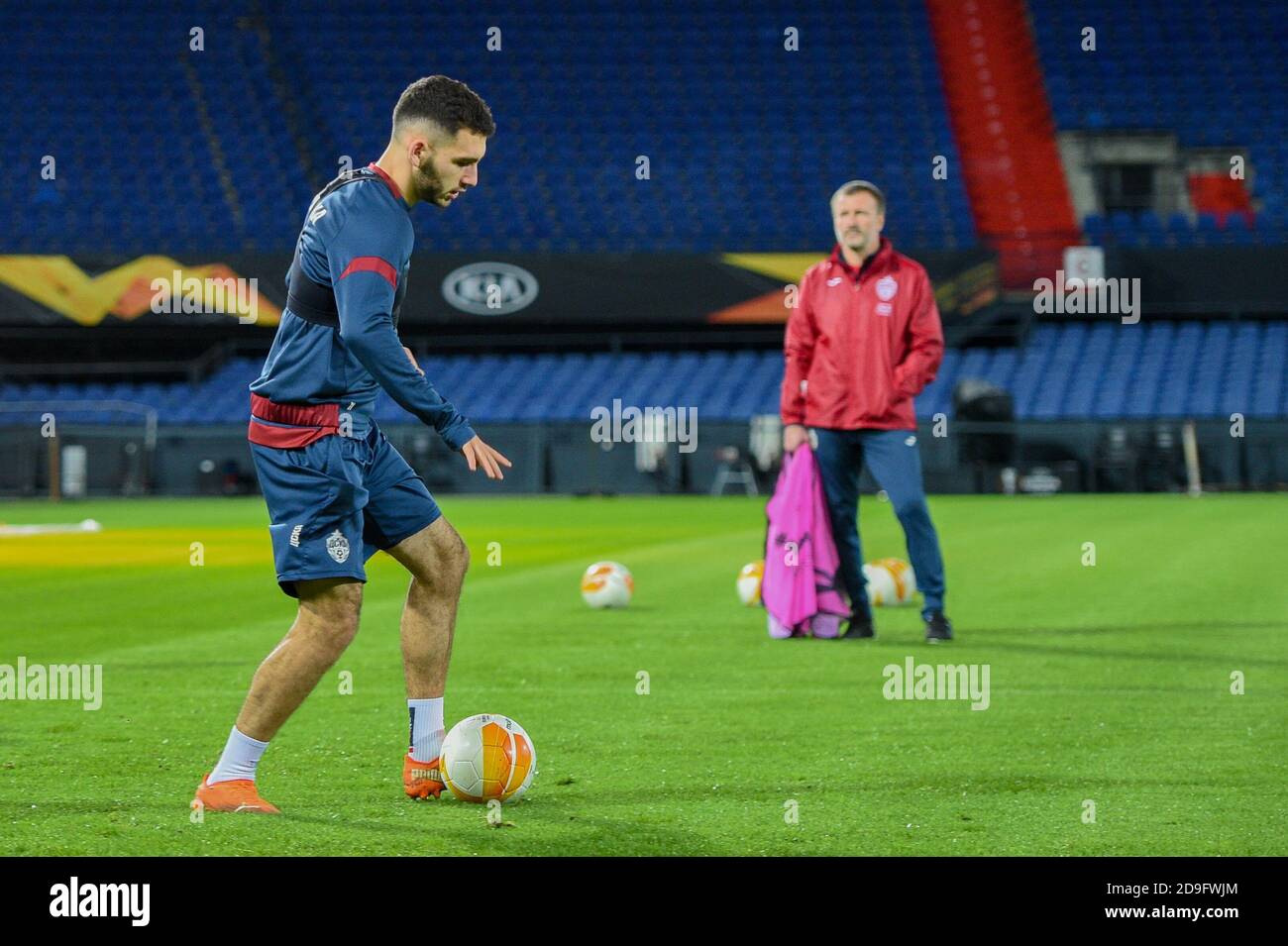 ROTTERDAM, PAYS-BAS - NOVEMBRE 05 : vue générale de la formation du CSKA Moskou à de Kuip lors d'une session de formation avant le match de l'UEFA Europa League entre Feyenoord et CSKA Moscou le 22 octobre 2020 à Rotterdam, pays-Bas (photo de Yannick Verhoeven/Orange Pictures) Banque D'Images