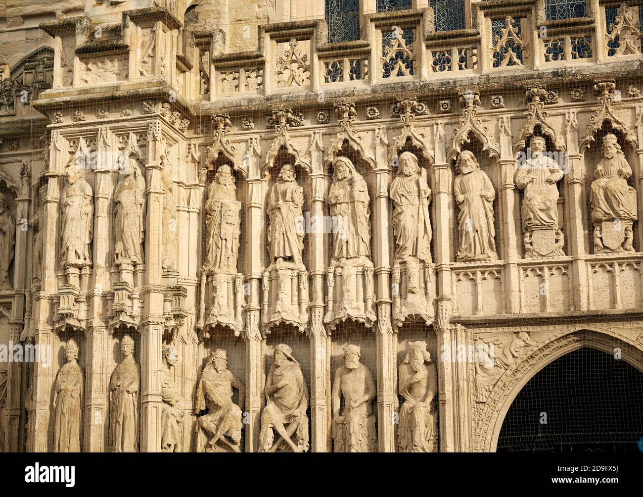 Sculptures de saints de la cathédrale anglicane d'Exeter (cathédrale de Saint-Pierre) à Devon, Royaume-Uni Banque D'Images