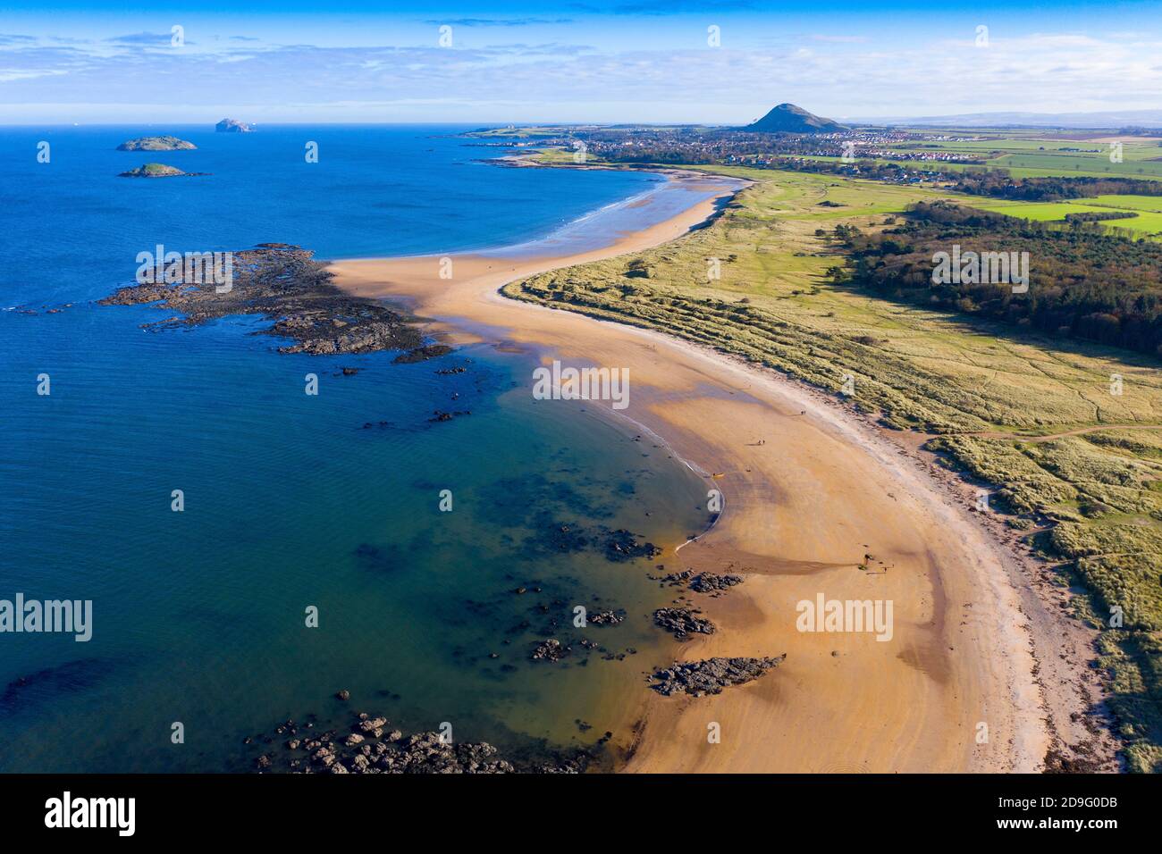 Vue aérienne de la plage de Yellowcraigs sur Firth of Forth à East Lothian, Écosse, Royaume-Uni Banque D'Images