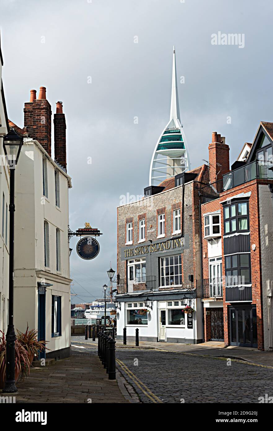 Vieux Portsmouth avec la Tour Spinnaker derrière, Portsmouth, Angleterre, Royaume-Uni Banque D'Images