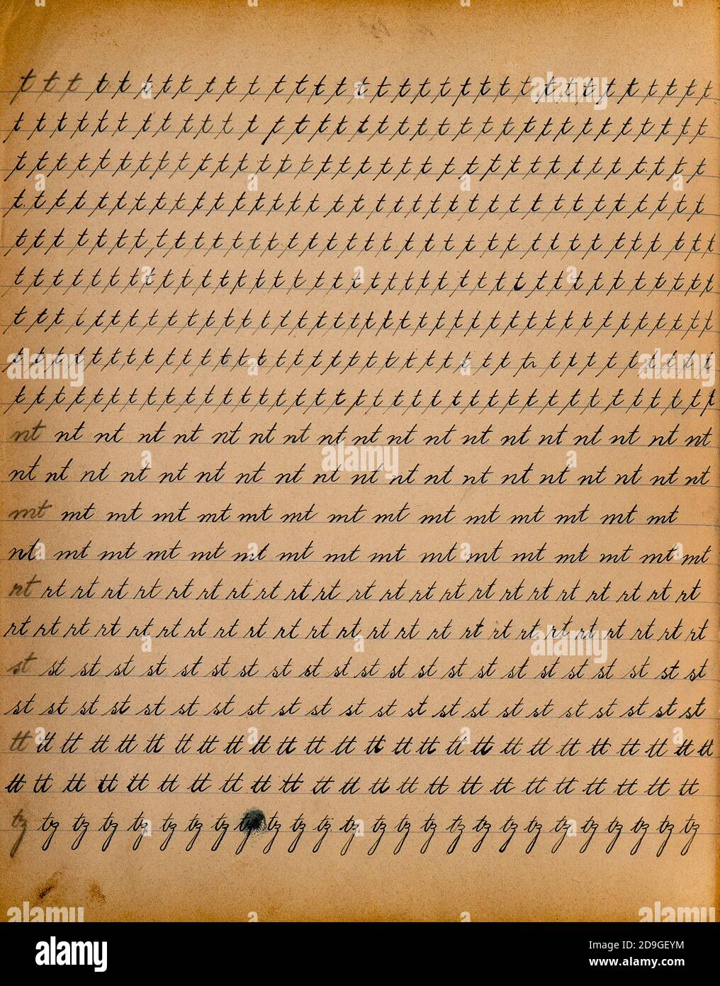Page de livre d'exercices calligraphiques. Texture d'arrière-plan de l'ancien papier Banque D'Images