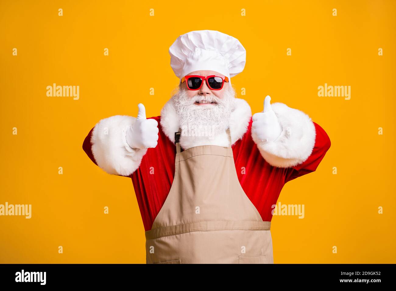 Photo du père noël avec barbe dans le spectacle de cuisinier du chef  affiche de noël noël noël holly cuisiner repas manger vêtements de  nourriture tablier de lunettes de soleil éclat brillant