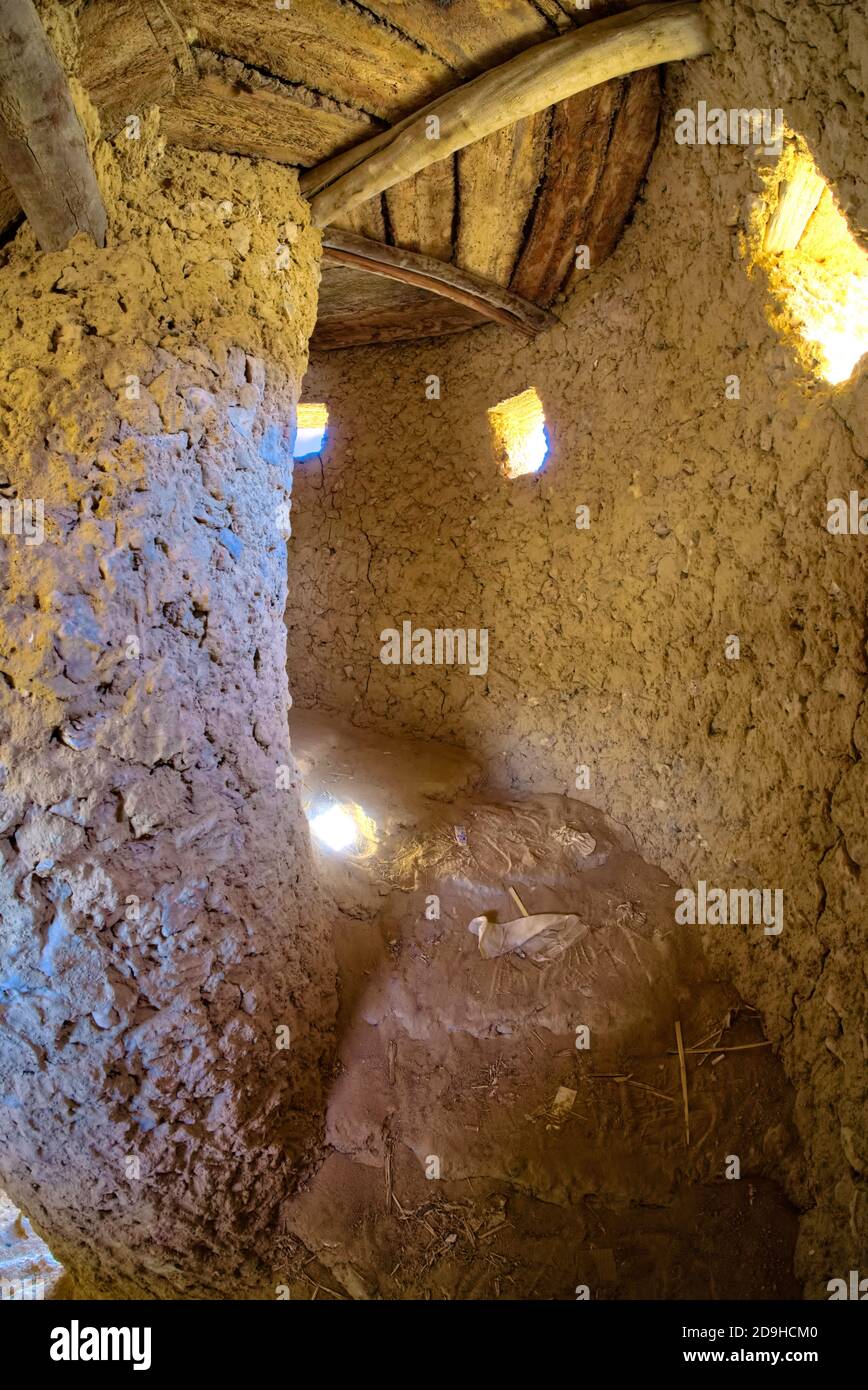 Le centre de la ville de Siwa est dominé par les formes organiques spectaculaires des vestiges de la forteresse Shali en briques de boue du XIIIe siècle. Construit à partir d'un mater Banque D'Images