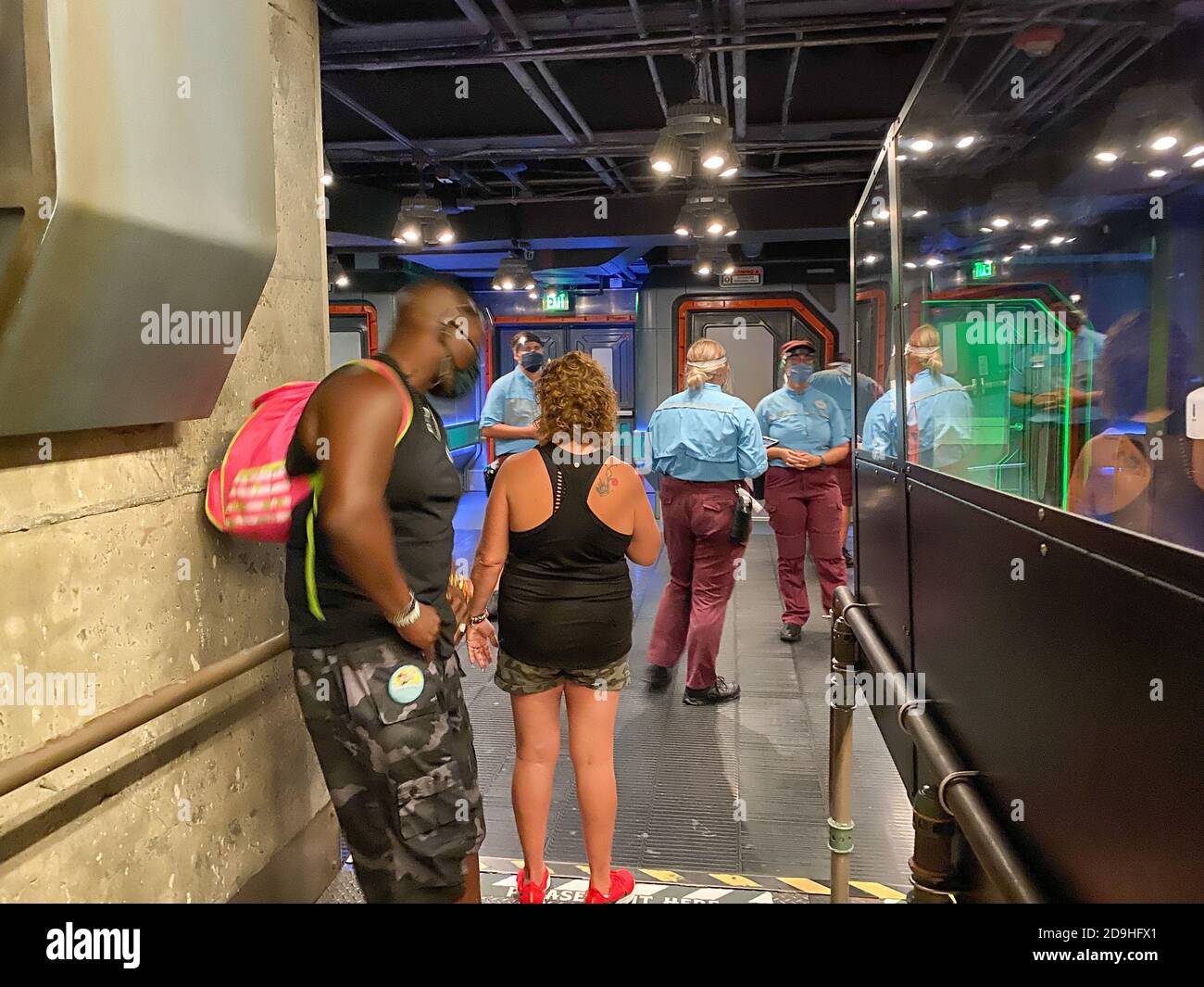 Orlando,FL/USA-7/18/20: Les gens qui attendent en file d'attente au vol de passage se trouvent dans la zone Pandora de Animal Kingdom à Disney World. Banque D'Images