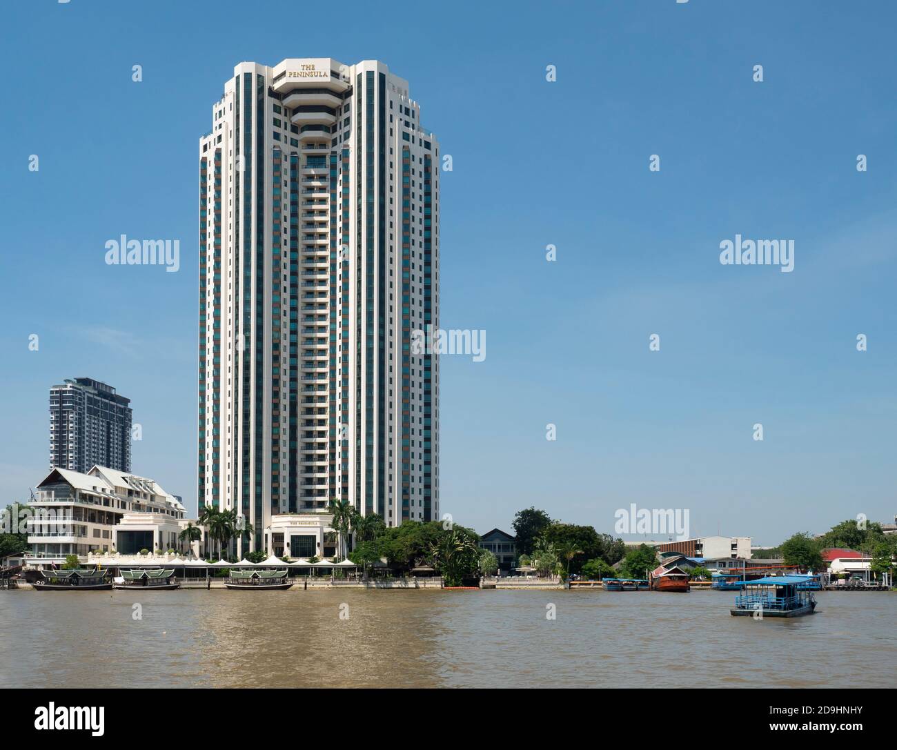 L'hôtel Peninsula sur la rive de la rivière Chayo Phraya à Bangkok. Banque D'Images
