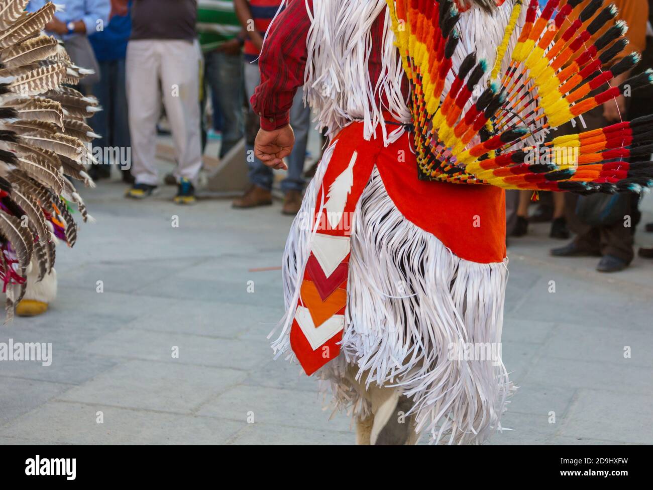 Les danseurs amérindiens montrent leurs danses traditionnelles de San Salvador Banque D'Images