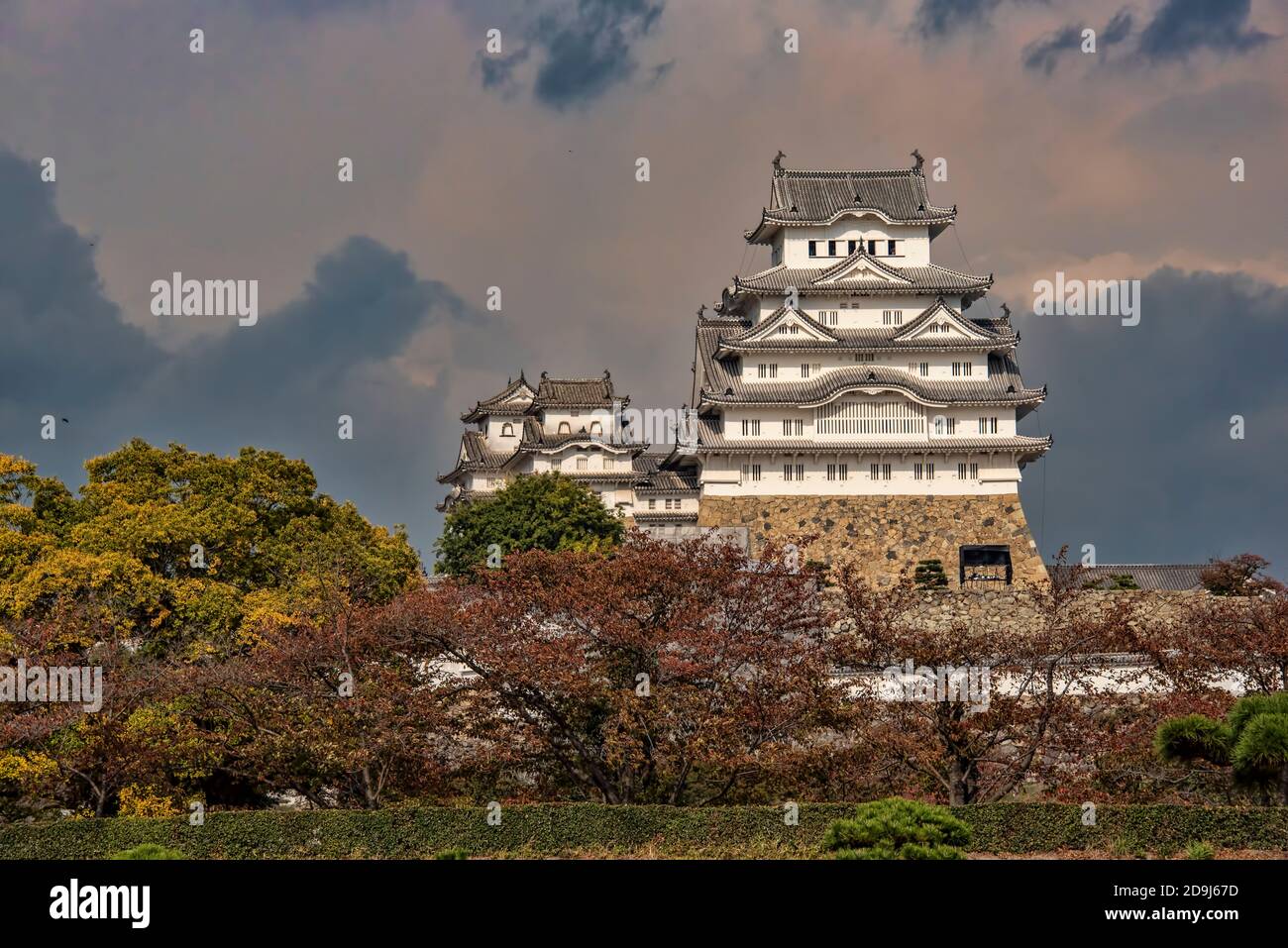 Le château Himeji appelé le château d'Egret blanc ou le château d'Héron blanc, Himeji, Japon. Patrimoine mondial de l'UNESCO. Banque D'Images