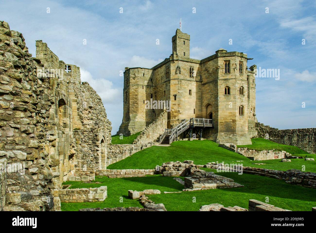 Le donjon du château de Warkworth, vestiges d'un château médiéval du XIIe siècle, aujourd'hui sous la garde du patrimoine anglais ; Northumberland, Royaume-Uni Banque D'Images