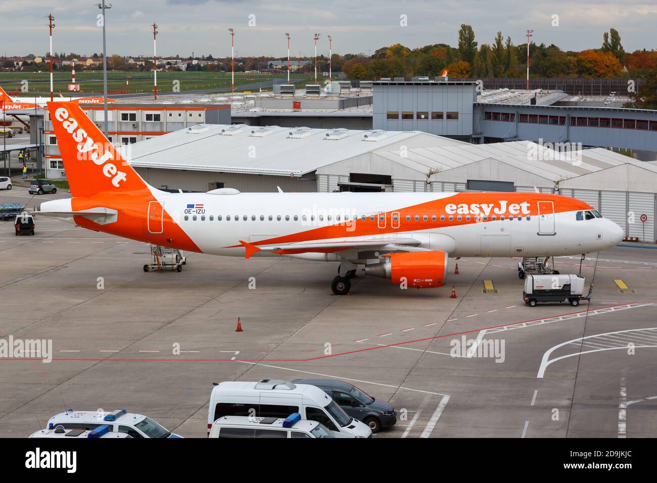 Berlin, Allemagne - 27 octobre 2020 : avion easyJet Airbus A320 à l'aéroport Berlin Tegel en Allemagne. Airbus est un fabricant européen d'avions basé Banque D'Images