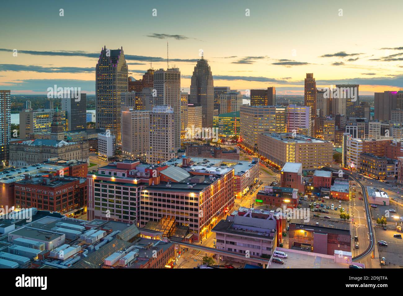 Detroit, Michigan, USA sur le centre-ville d'en haut au crépuscule. Banque D'Images