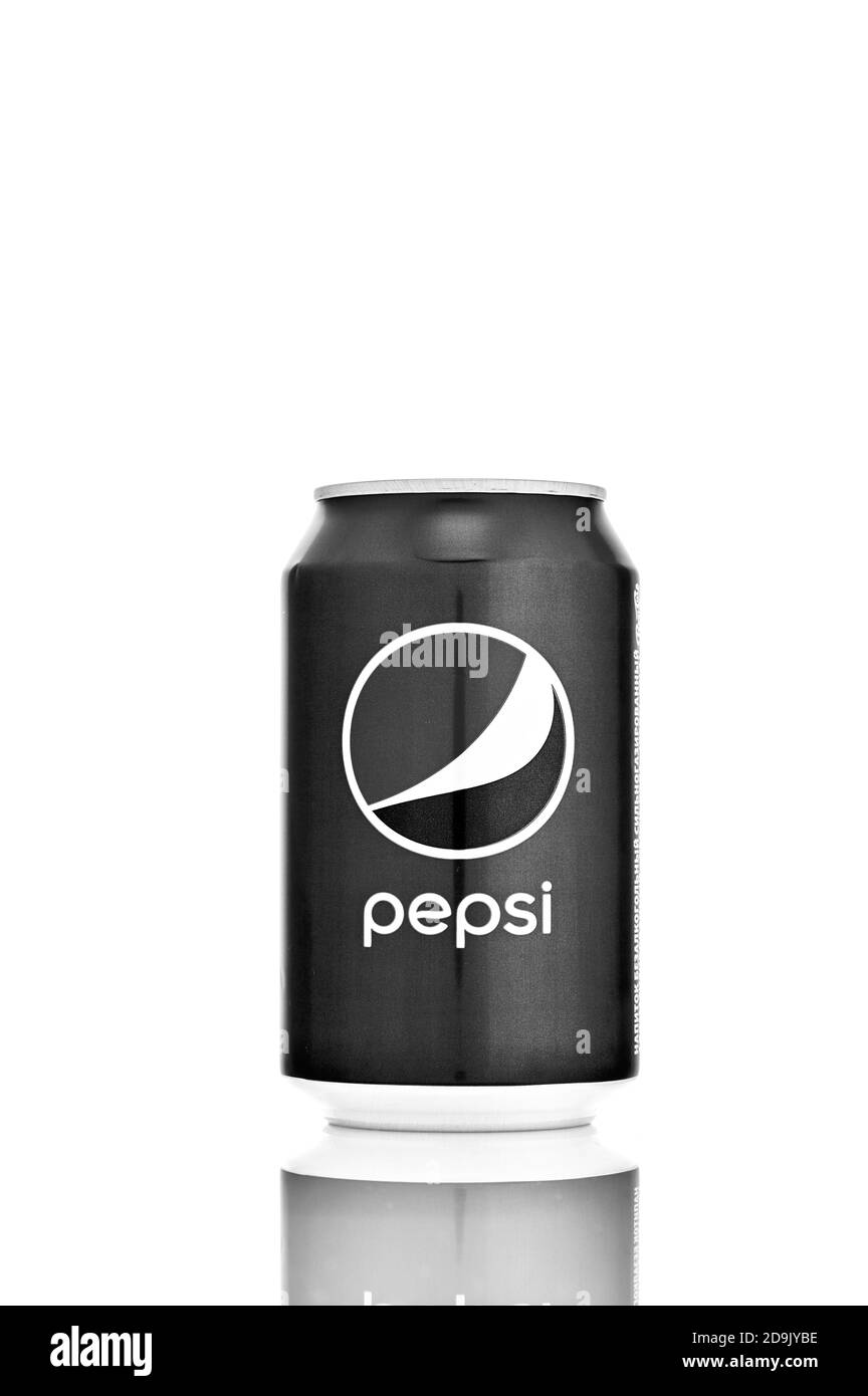 CAN de Pepsi, isoler sur fond blanc avec réflexion. Boisson non alcoolisée populaire. 21.06.2019, Rostov-sur-le-Don, Russie. Banque D'Images