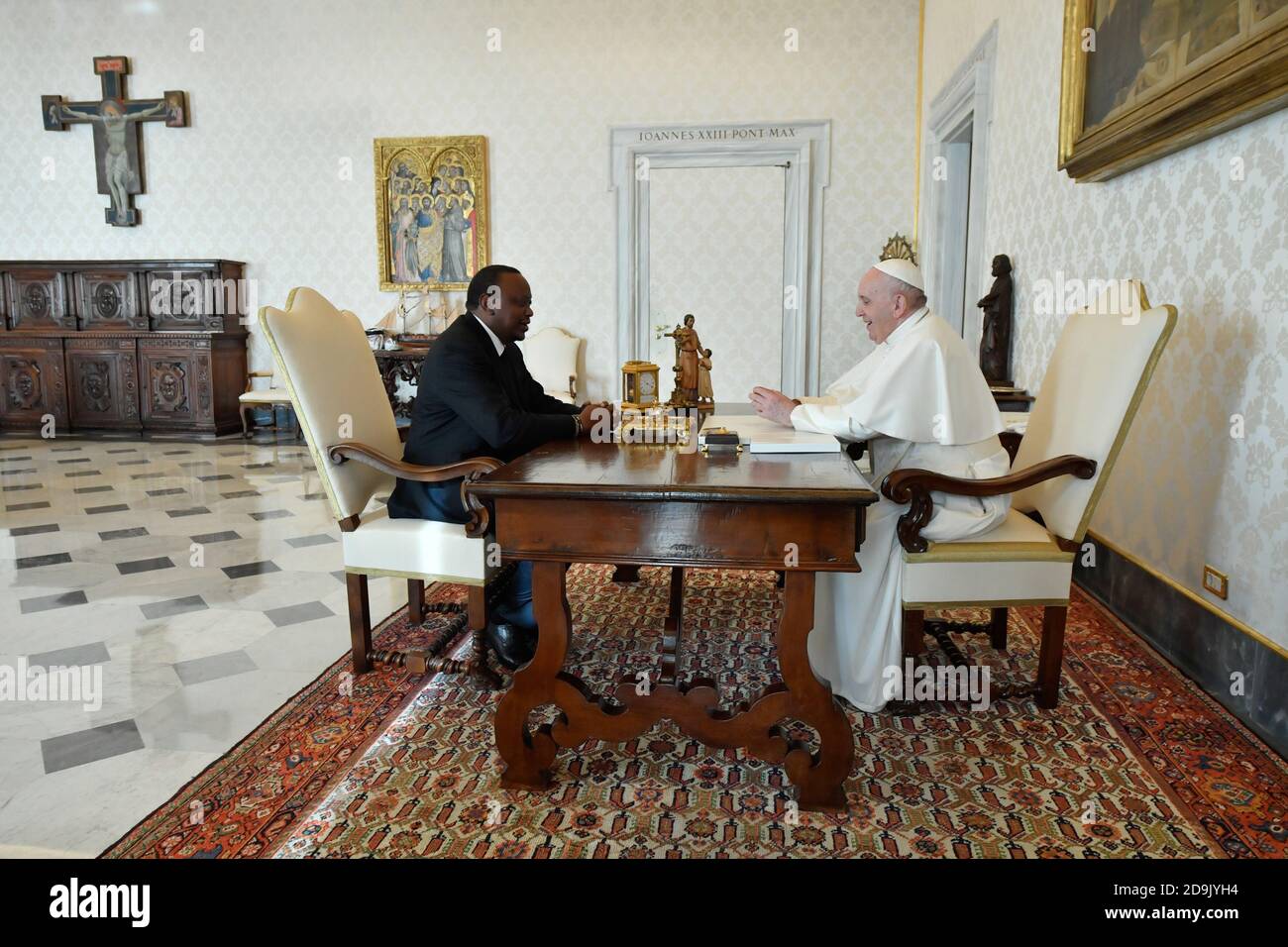 Rome, Italie. 06e novembre 2020. NO FRANCE - NO SUISSE: 6 novembre 2020 : le Pape François reçoit M. Uhuru Kenyatta, Président de la République du Kenya au Vatican crédit: Agence photo indépendante/Alamy Live News Banque D'Images