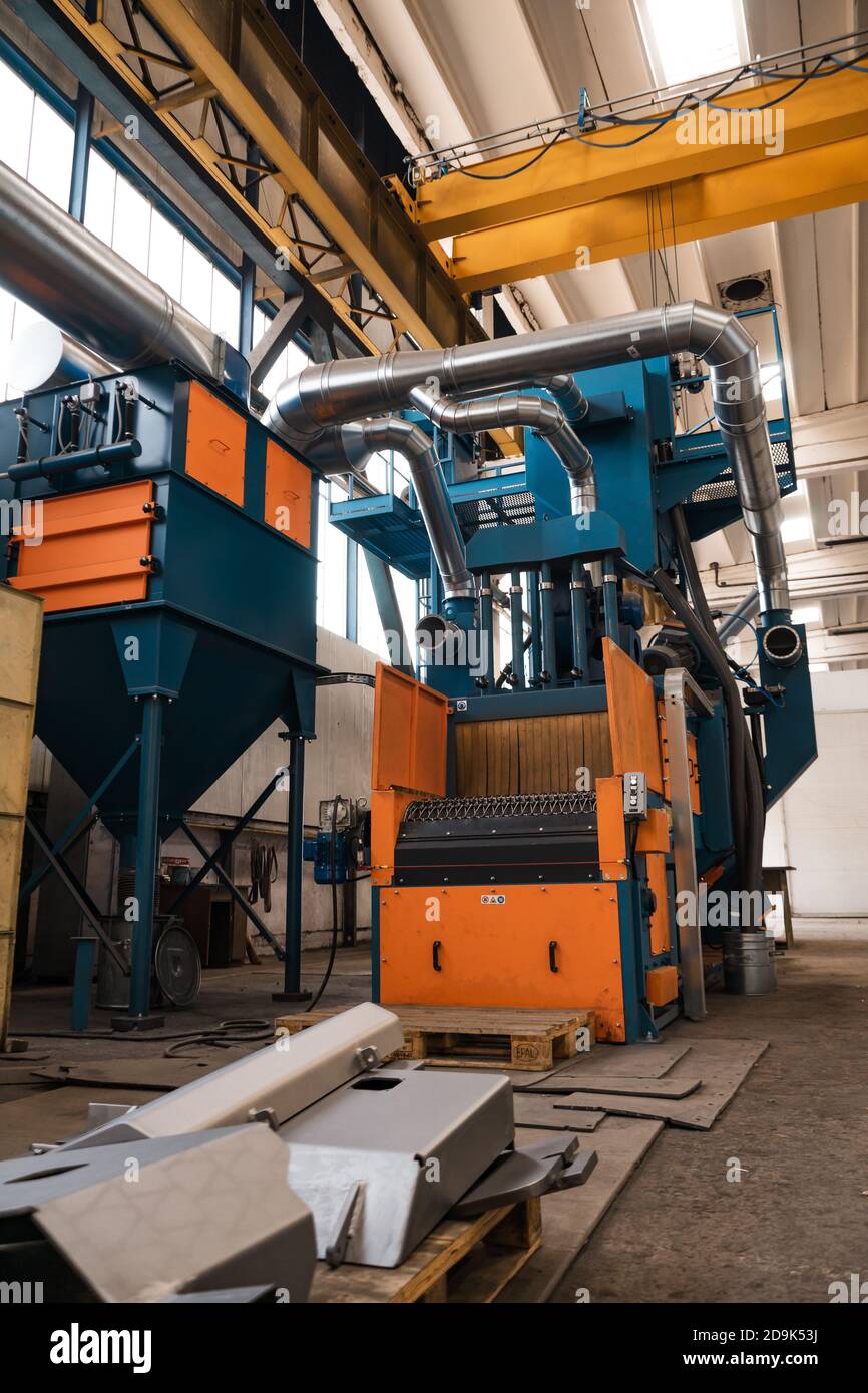 Plan vertical d'une presse industrielle dans une usine Banque D'Images