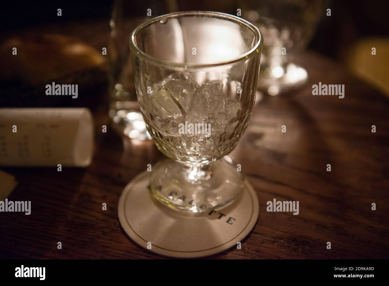 Paris, restaurant, bar, table, verre Banque D'Images