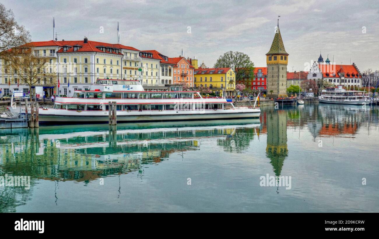 Port avec Mangturm, Lindau sur le lac de Constance, Swabia, Bavière, Allemagne Banque D'Images