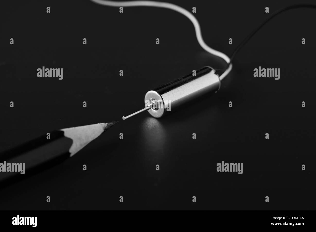 Moteur électrique miniature. Entraînement de jouets, modélisation d'aéronefs. Banque D'Images