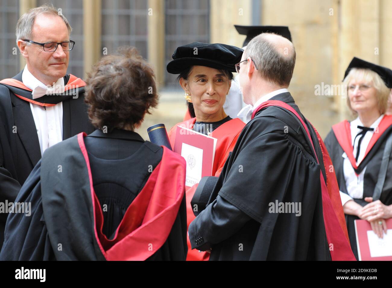 Aung San Suu Kyi reçoit un doctorat honorifique de l'Université d'Oxford lors de la cérémonie annuelle d'Encaenia. 20 juin 2012 © Paul Treadway Banque D'Images