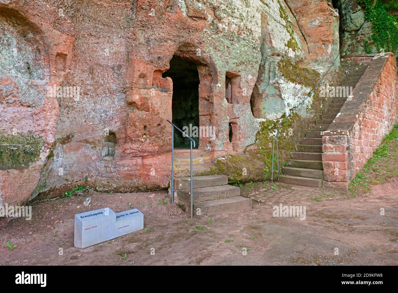 Grottes d'ermite sur la Klause, Kastel-Staadt, vallée de Saar, Rhénanie-Palatinat, Allemagne Banque D'Images