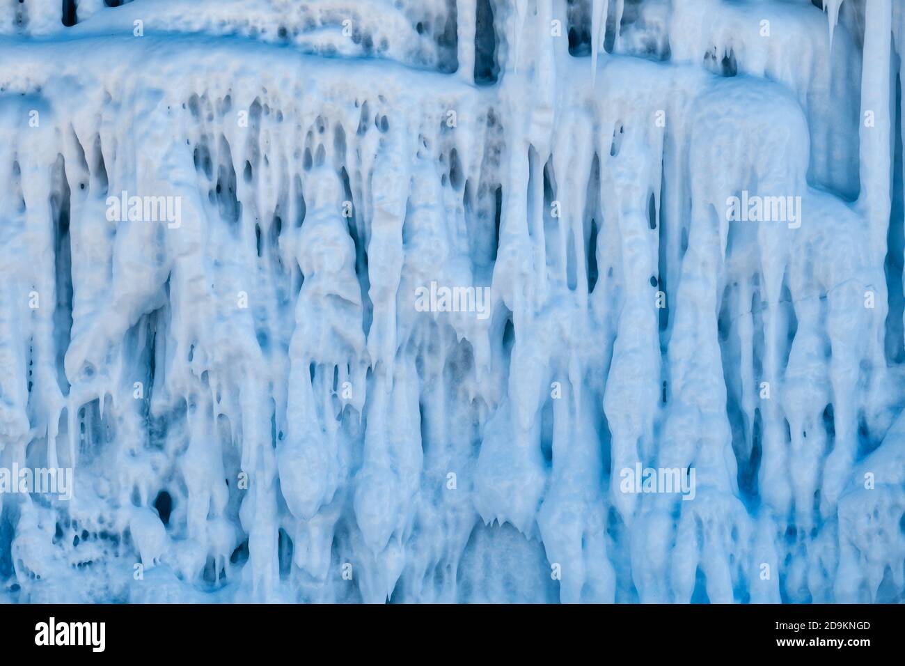 Formations de glace. Formes d'eau gelée. Banque D'Images