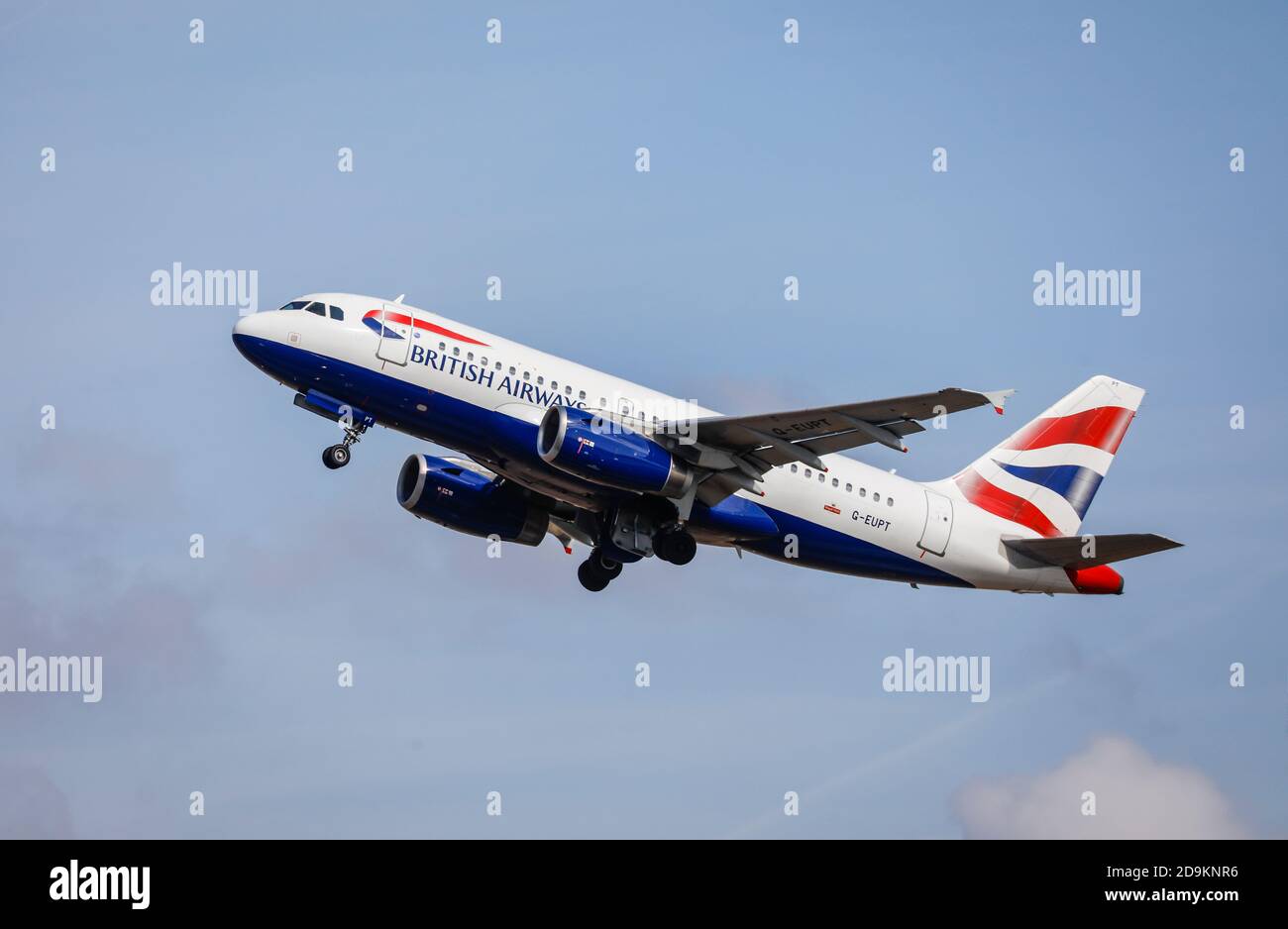 Düsseldorf, Rhénanie-du-Nord-Westphalie, Allemagne, l'avion British Airways part de l'aéroport international de Düsseldorf, DUS. Banque D'Images