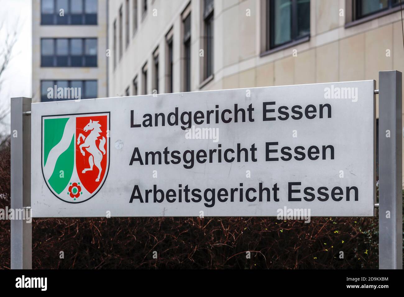 Panneau en face du tribunal régional d'Essen, du tribunal de district d'Essen, du tribunal du travail d'Essen, région de la Ruhr, Rhénanie-du-Nord-Westphalie, Allemagne Banque D'Images