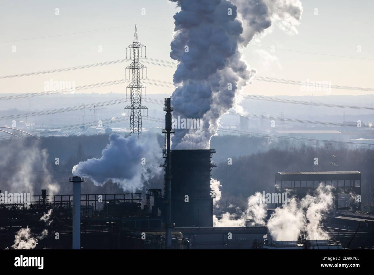 Essen, région de la Ruhr, Rhénanie-du-Nord-Westphalie, Allemagne, usine de cokéfaction Prosper à Bottrop. C'est l'une des trois usines de cokéfaction en opération dans la région de Ruhr. L'usine de cokéfaction de Prosper est la dernière usine de cokéfaction exploitée par la société successeur de Ruhrkohle AG Ð RAG Deutsche Steinkohle AG Ð. L'usine de cokéfaction a été reprise par la société sidérurgique ArcelorMittal en 2011. Banque D'Images