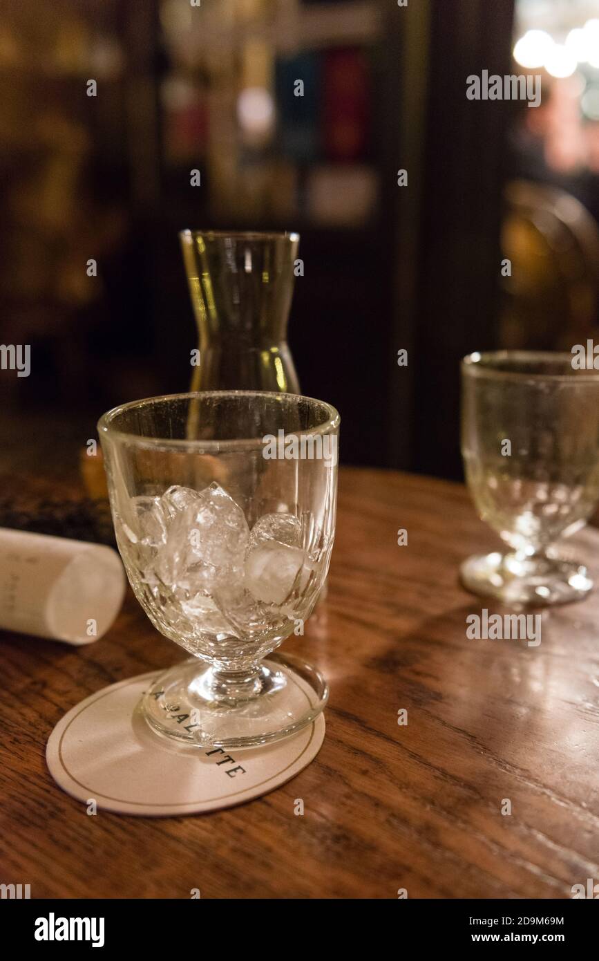 Paris, restaurant, bar, table, verre Banque D'Images