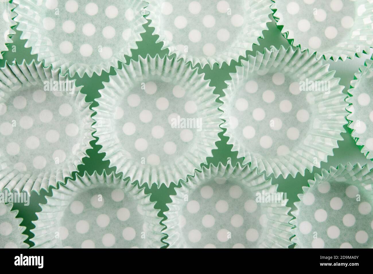 videz les boîtes de papier à cupcake par le haut Banque D'Images