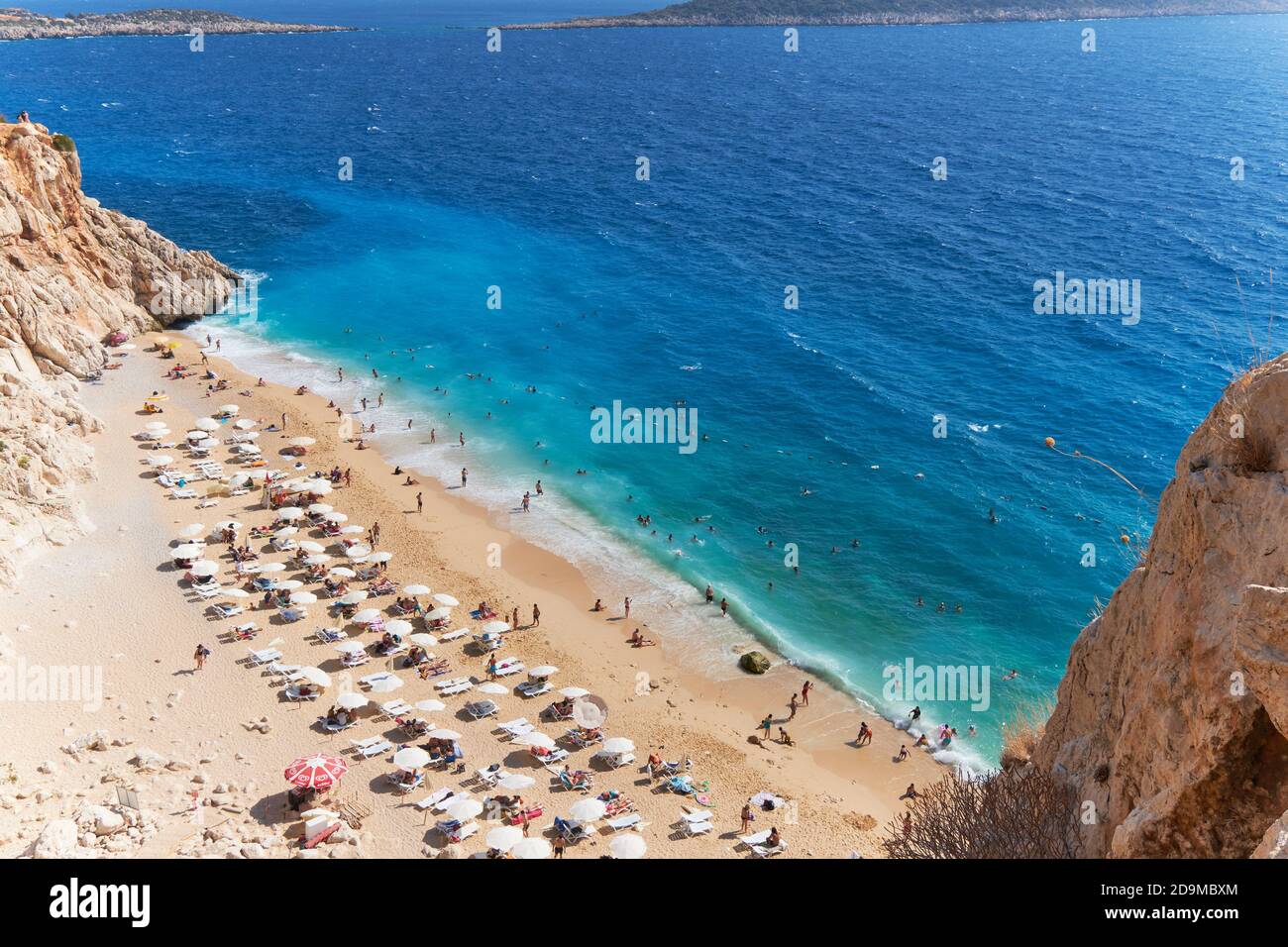 Mer turquoise à Kaputas vue sur la plage d'en haut, Turquie Banque D'Images