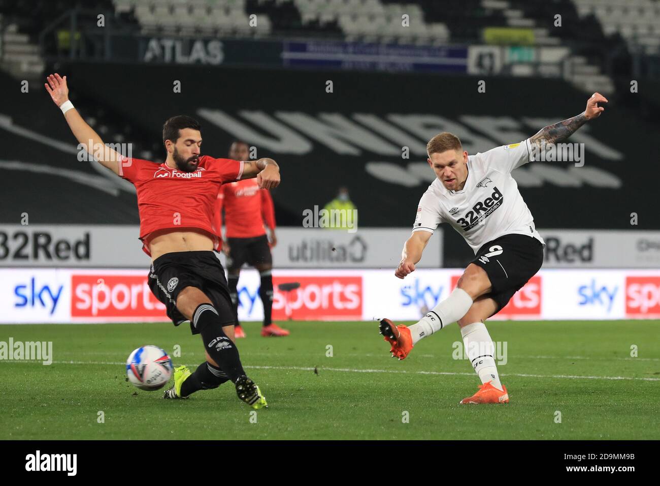 Martyn Waghorn (9) du comté de Derby a des scores mais c'est donner côté opposé Banque D'Images