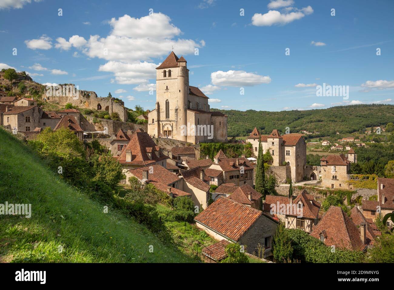St Cirq Lapopie, situé au-dessus du Lot, a été à juste titre élu l'un des « plus beaux villages de France ». Il est très populaire auprès des visiteurs. Banque D'Images