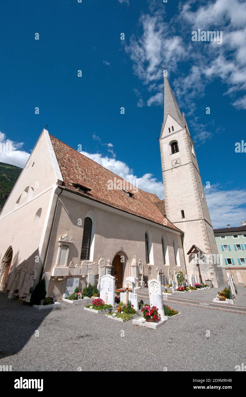 Église paroissiale de SS Pietro e Paolo, Laces, Vallée de Venosta (Vinschgau), Bolzano, Trentin-Haut-Adige, Italie Banque D'Images