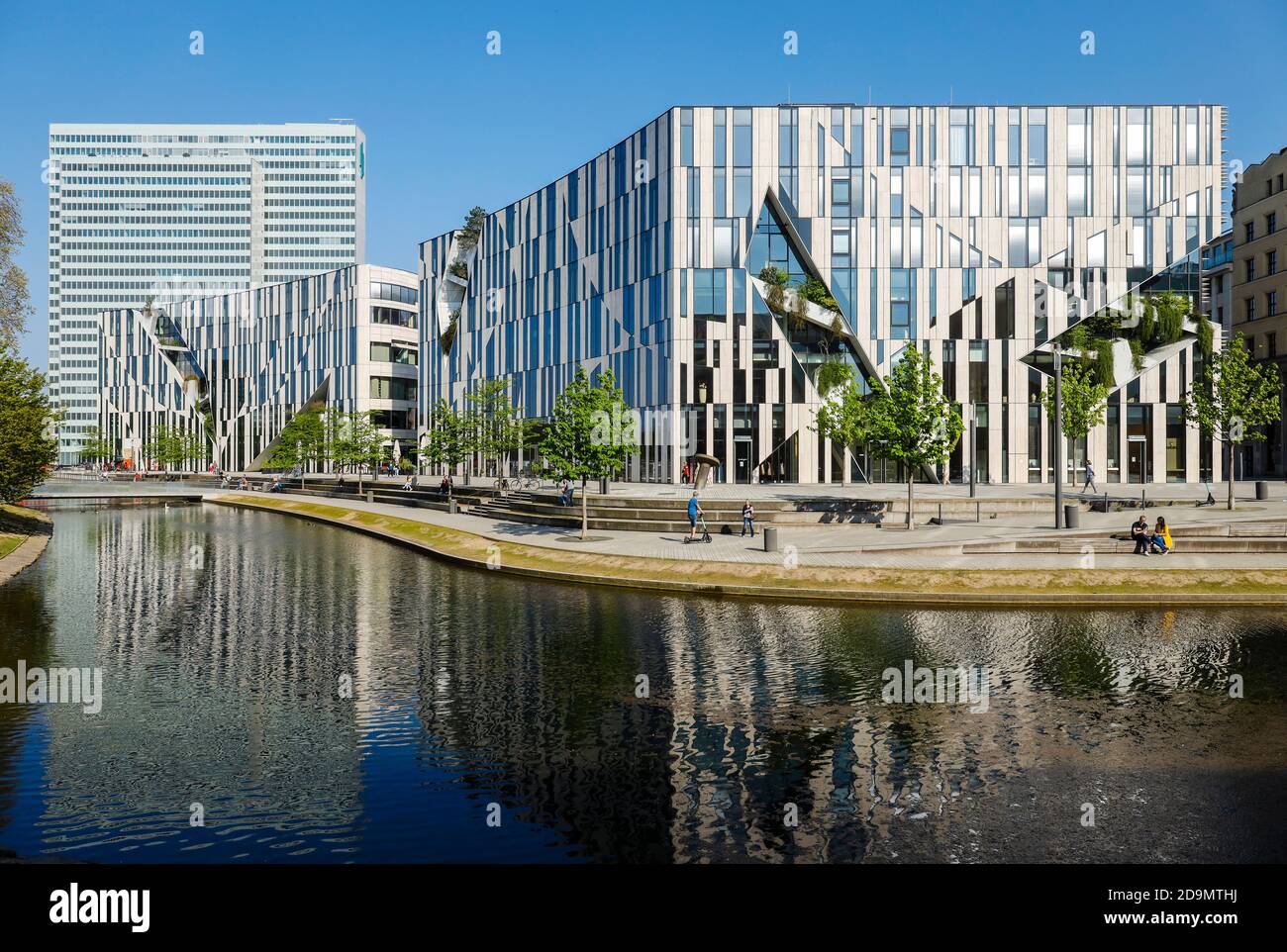 Düsseldorf, Rhénanie-du-Nord-Westphalie, Allemagne, Koe-Bogen an der Koenigsalle, rue commerçante avec peu de personnes en période de pandémie de couronne sans contact. Banque D'Images