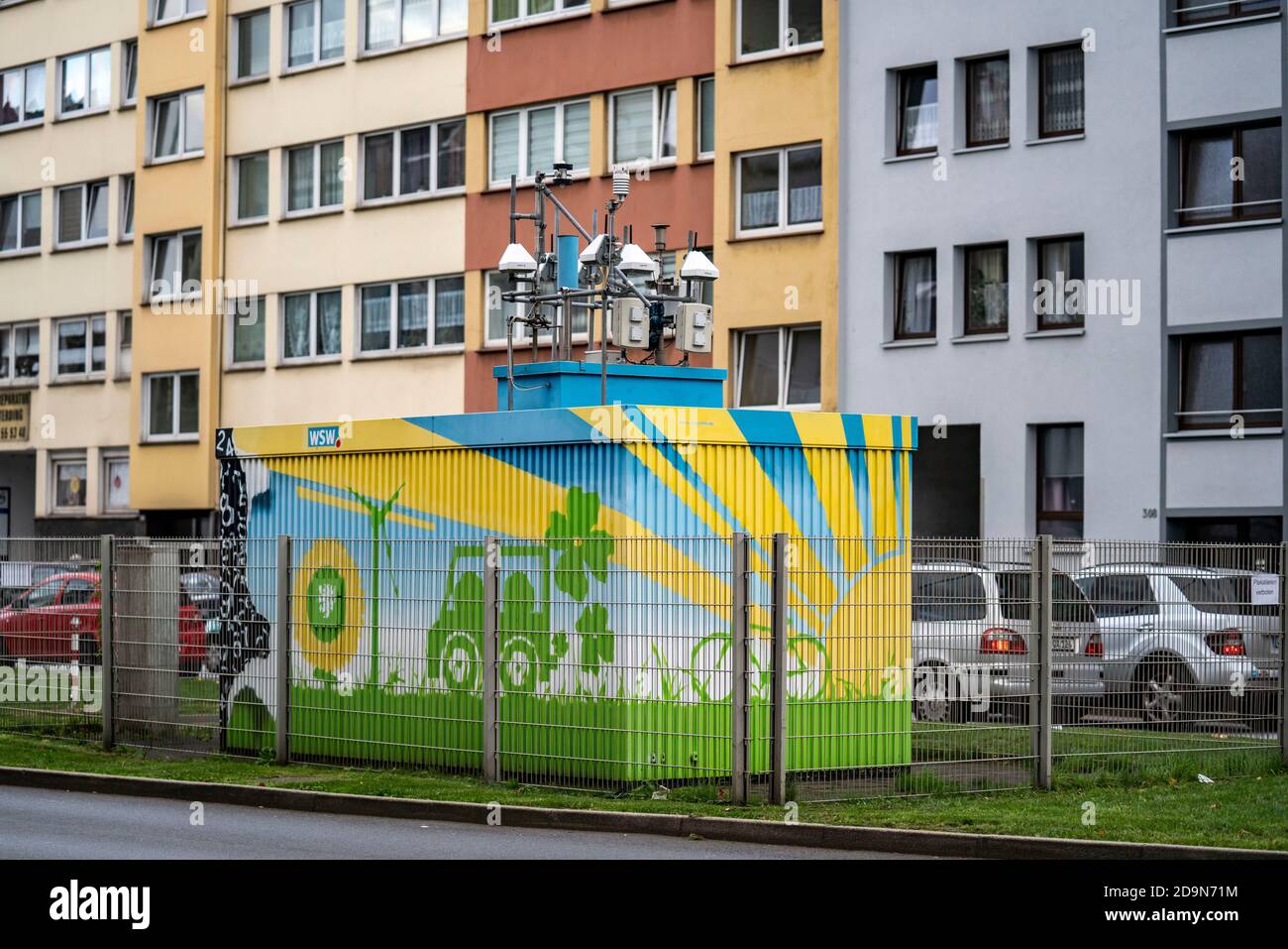 Station de mesure pour la surveillance de la qualité de l'air, sur la B7, Friedrich-Engels-alle à Wuppertal, gérée par l'Université Bergische et Wuppertaler Stad Banque D'Images