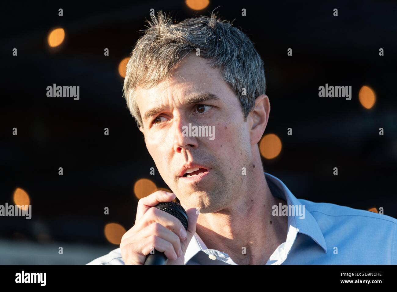 Beto O’Rourke, un espoir présidentiel démocratique, s’adresse à ses partisans lors d’un arrêt de campagne à la Tradesman Brewing Company le 22 mars 2019 à Charleston, en Caroline du Sud. La Caroline du Sud, appelée la première dans le Sud, est la première primaire démocratique du Sud dans la course à la nomination présidentielle. Banque D'Images