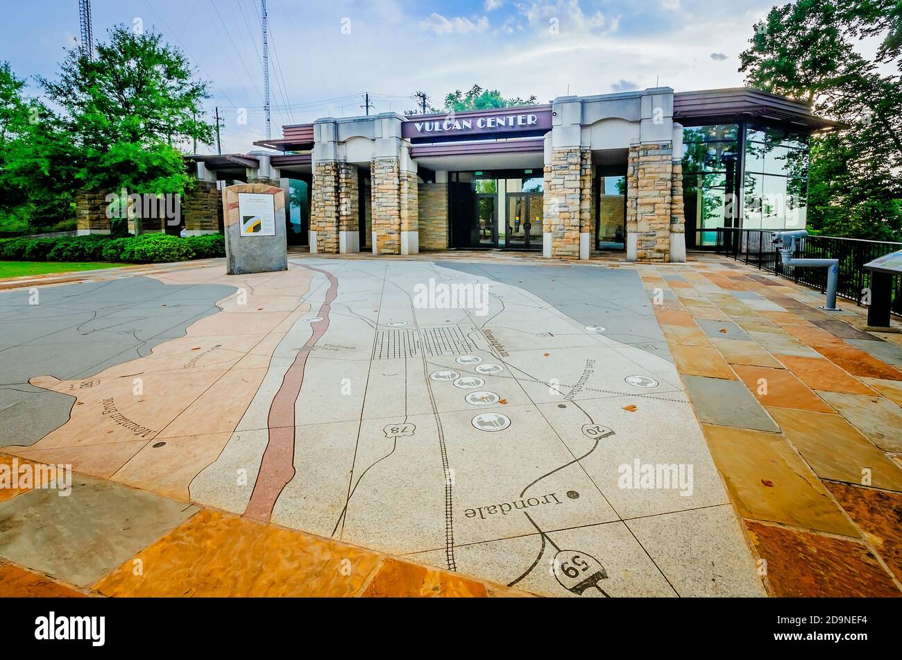 L'entrée du Vulcan Centre est illustrée au parc Vulcan, le 19 juillet 2015, à Birmingham, Alabama. Le parc comprend une statue de Vulcan en fer. Banque D'Images