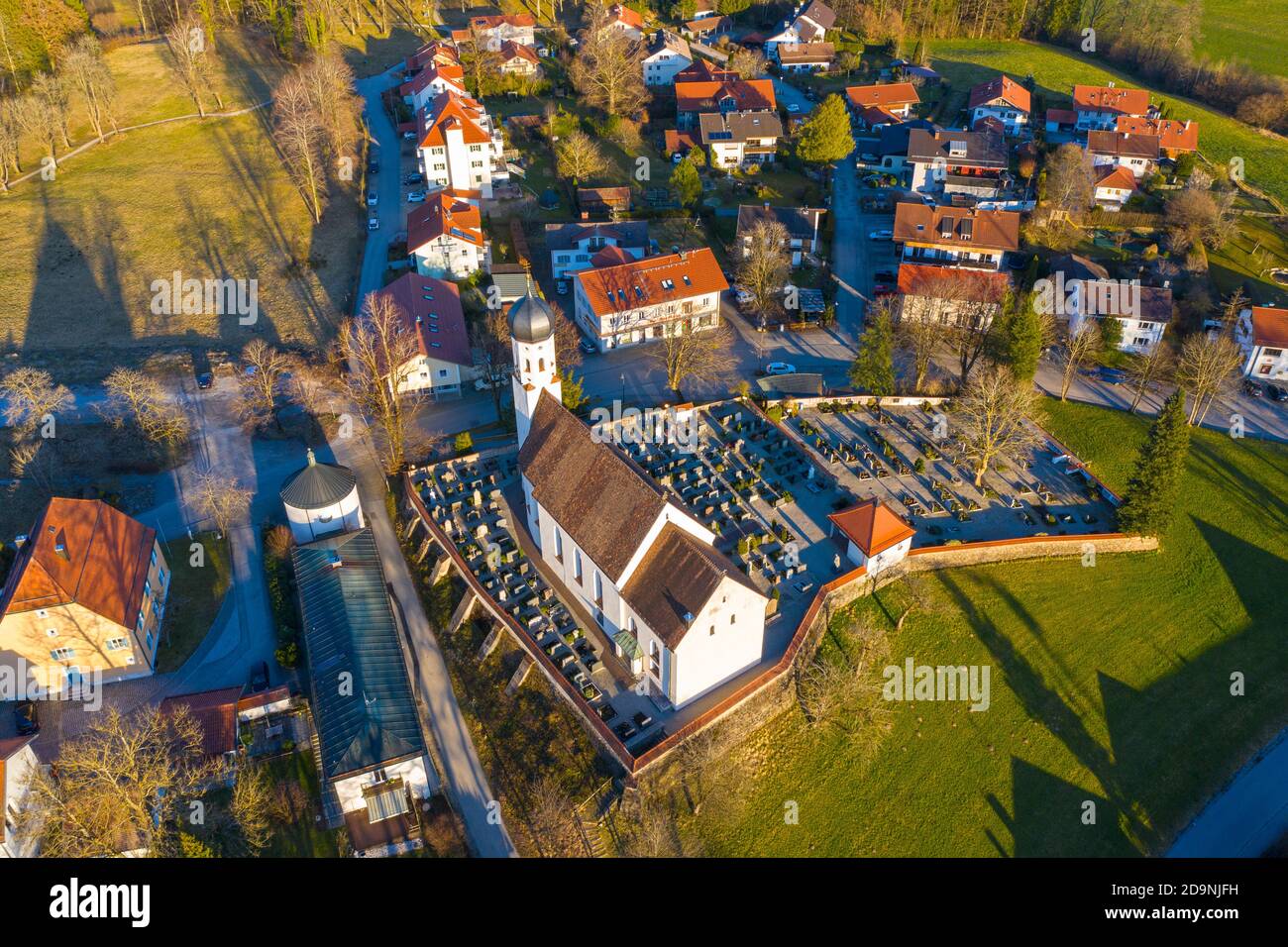 Église paroissiale Saint-Kilian, Bad Heilbrunn, pays de Tölzer, image de drone, haute-Bavière, Bavière, Allemagne Banque D'Images