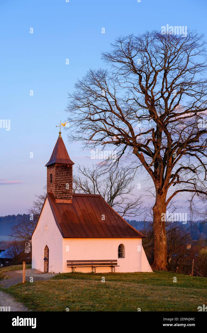 Chapelle à Dettenhausen, près d'Eling, Tölzer Land, haute-Bavière, Bavière, Allemagne Banque D'Images