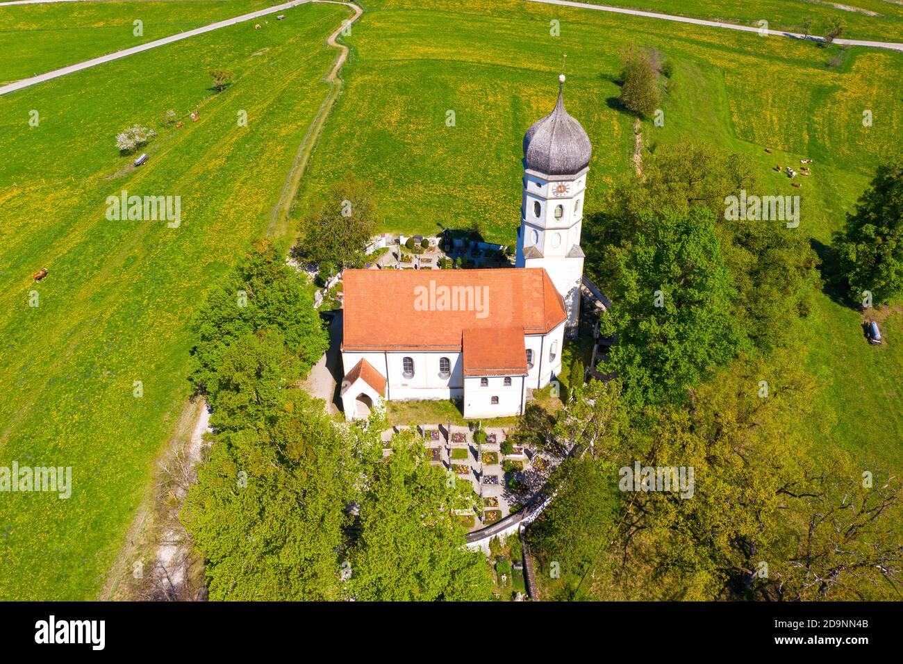 Eglise Saint-Johann Baptist, Holzhausen am Starnberger See, près de Münsing, Fünfseenland, image de drone, haute-Bavière, Bavière, Allemagne Banque D'Images