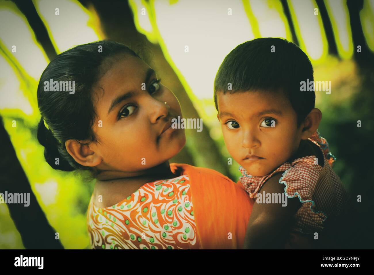 Photos quotidiennes de style de vie d'un enfant de la rue au Bangladesh, enfant de la rue jouant Banque D'Images