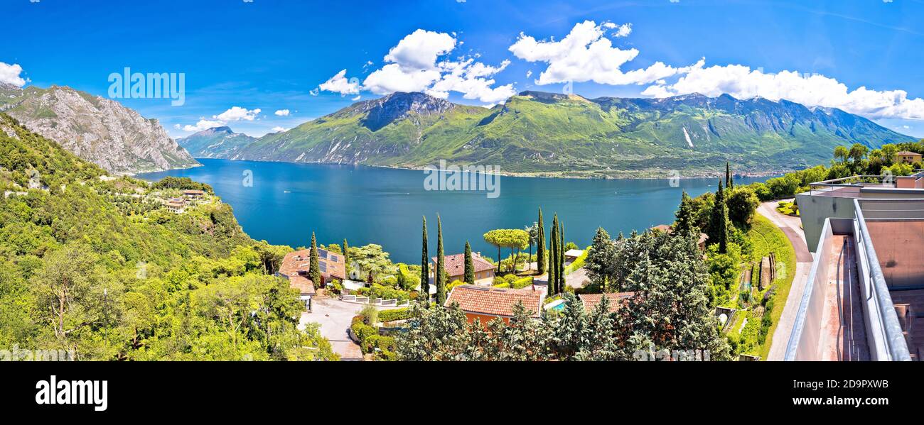 Lac Lago di Garda vue panoramique, Limone sul Garda, région Lombardie d'Italie Banque D'Images