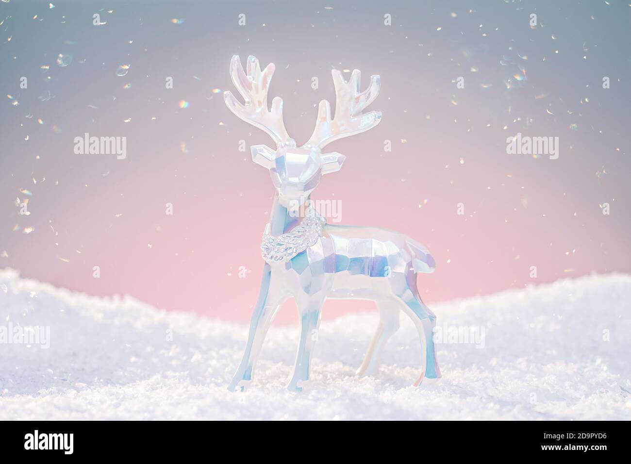 Décoration de Noël figurine de cerf dans des couleurs pastel au néon Banque D'Images