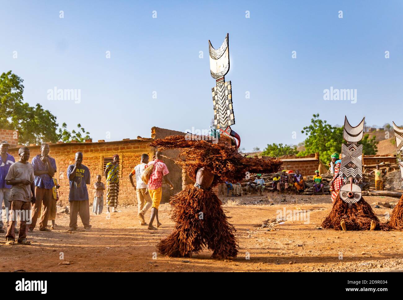 Danse avec les masques Nwantantay du peuple Bwa, Burkina Faso Banque D'Images