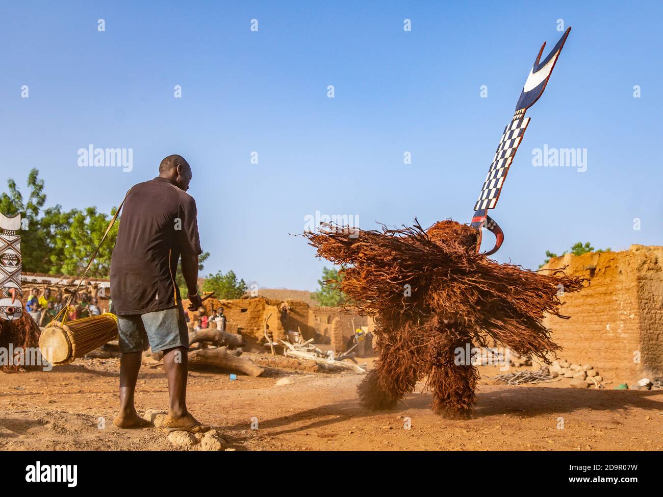 Danse avec les masques Nwantantay du peuple Bwa, Burkina Faso Banque D'Images